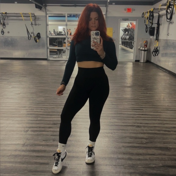 Meet your Posher, Lauren - Picture 1 of 2